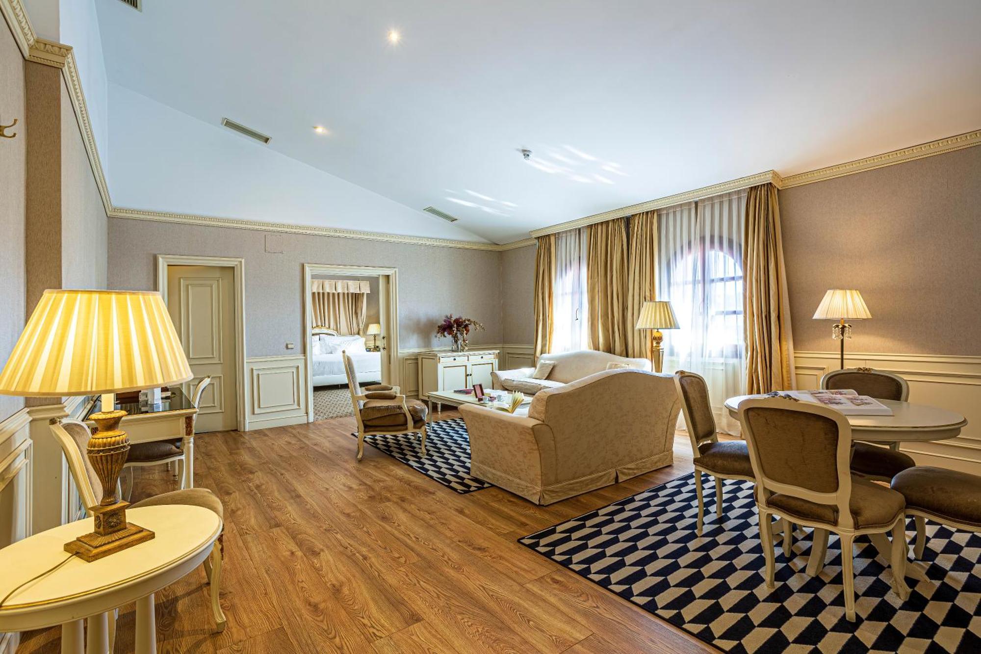 Eugenia De Montijo, Autograph Collection Hotel Toledo Buitenkant foto A suite at the hotel